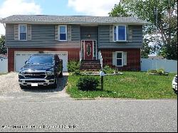 944 Mizzen Avenue, Beachwood NJ 08722