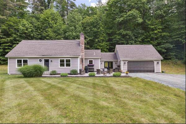 97 Country Lane, Hartford VT 05001