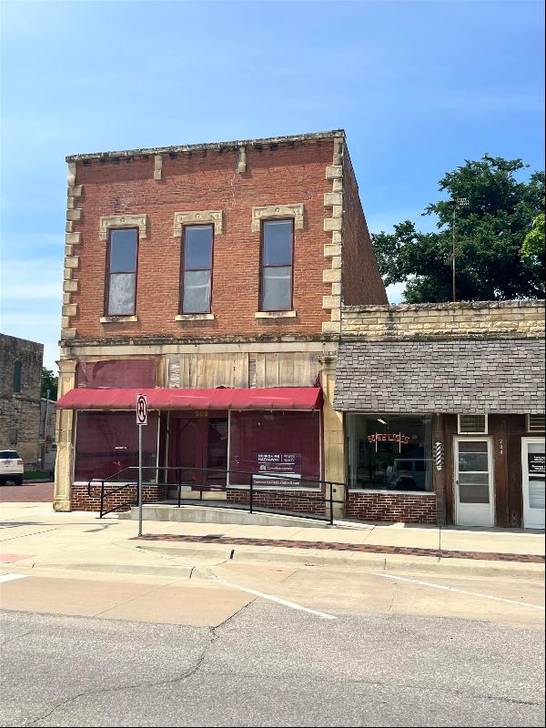 202 E Main St, Marion KS 66861