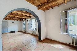 Town house, Uzes conservation area, with terrace.