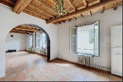 Town house, Uzes conservation area, with terrace.