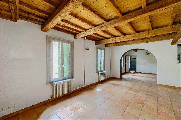 Town house, Uzes conservation area, with terrace.