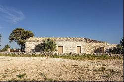 Farmhouse to be renovated nestled in the Modican countryside