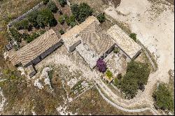 Farmhouse to be renovated nestled in the Modican countryside