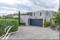 Mougins: Beautiful contemporary villa in a quiet area