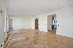 Sale - Apartment Paris 17th (Plaine-Monceau) 