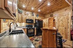 Quintessential Mountain Retreat in Sought-after Gated Community