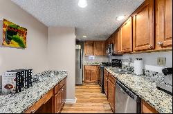 Beautifully Updated Condo in the Highgate Community in Sandy Springs