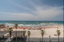 Exquisite Sea View Apartment by the Beach