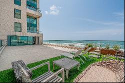 Exquisite Sea View Apartment by the Beach