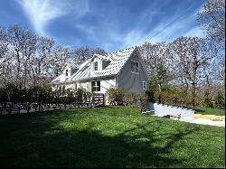 Close to East Hampton Bay Beaches!