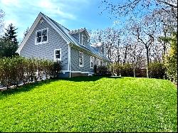 Close to East Hampton Bay Beaches!