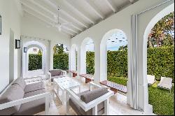 375 Harbor Ln, Key Biscayne, FL