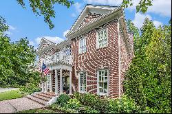 Elegant Georgian in Exclusive Enclave in the Heart of Sandy Springs