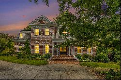 Elegant Georgian in Exclusive Enclave in the Heart of Sandy Springs