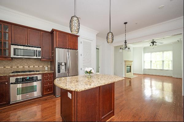 Exquisite Condo Nestled in the Heart of Atlanta's Vibrant Buckhead Neighborhood