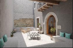 Detached house in the harbour of Mahon, Menorca