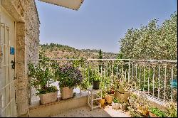 A Serene Arabic-Style Home in Ein Karem