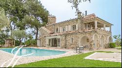 Renovated villa with swimming pool and 2 studio annexes for rent in Saint-Paul-de-Vence