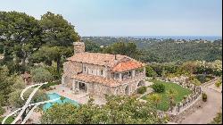 Renovated villa with swimming pool and 2 studio annexes for rent in Saint-Paul-de-Vence