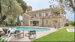 Renovated villa with swimming pool and 2 studio annexes for rent in Saint-Paul-de-Vence