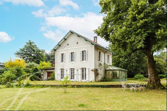 Charming 5-Bedroom Home in Cauderan, Bordeaux