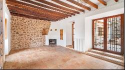 Charming mallorquin house with mountain views for sale in Esporl, Esporles 07190