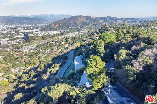 7810 Torreyson Drive, Los Angeles CA 90046