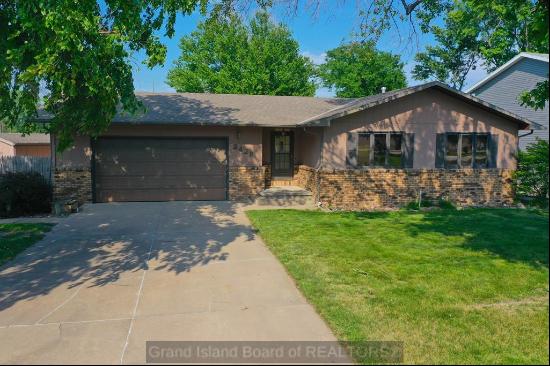 2429 N Wheeler Ave, Grand Island NE 68801