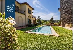 Exclusive estate with pool surrounded by Tuscany's leafy countryside