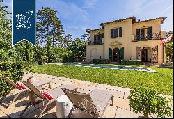 Exclusive estate with pool surrounded by Tuscany's leafy countryside