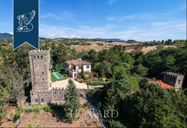 Exclusive estate with pool surrounded by Tuscany's leafy countryside