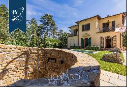 Exclusive estate with pool surrounded by Tuscany's leafy countryside