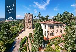 Exclusive estate with pool surrounded by Tuscany's leafy countryside