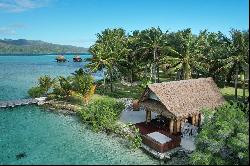 TAHA'A - Hotel for sale in Tahaa with bungalows on the beach and on stilts