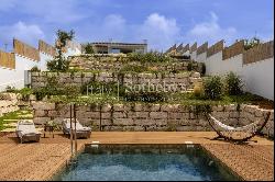 Exclusive villa with pool and direct sea access