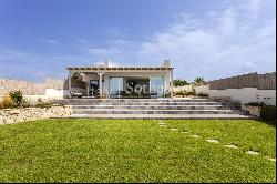 Exclusive villa with pool and direct sea access