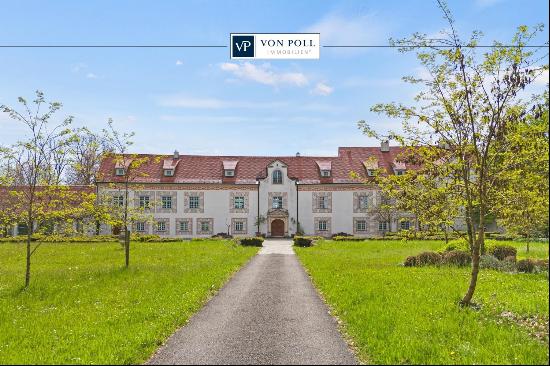 Luxurious castle estate with extensive outbuildings, riding facility and air-conditioned u