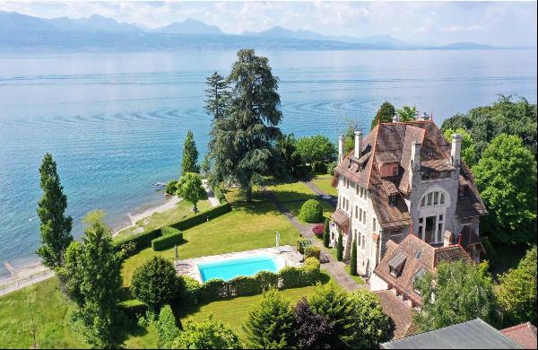 Outstanding 15-room chateau on the shore of Lake Geneva in Pully, Vaud.