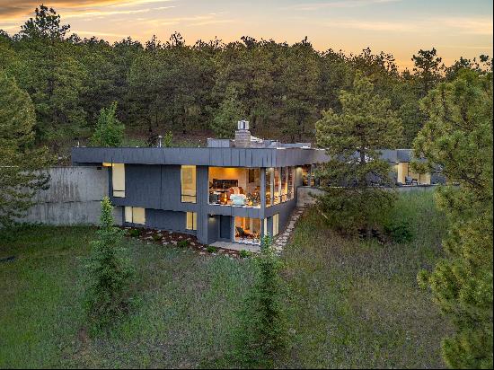 Beautiful Mid-Century Modern on 39 Private Acres