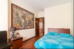 Flat, 4 bedrooms, for Sale