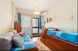 Flat, 4 bedrooms, for Sale