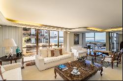 Oceanfront apartment at Posto 4 in Barra da Tijuca