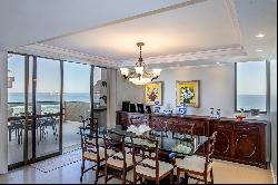 Oceanfront apartment at Posto 4 in Barra da Tijuca