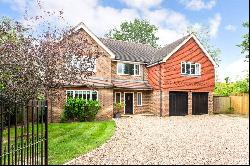 Lower Road, Fetcham, Leatherhead, Surrey, KT22 9NG