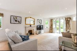 Lower Road, Fetcham, Leatherhead, Surrey, KT22 9NG