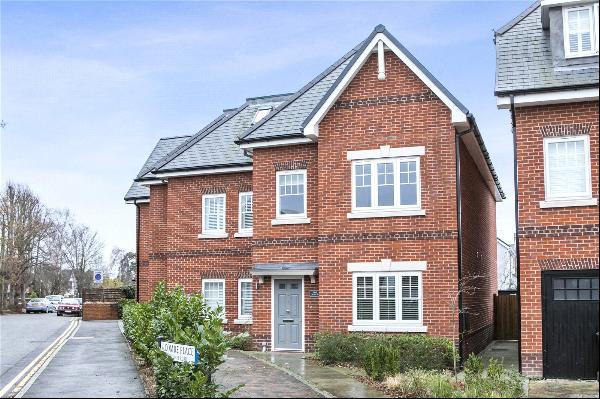 Combe Place, Cobham, Surrey, KT11 2FJ