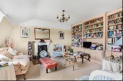 Bay Lodge, Hampton Court Road, East Molesey, Surrey, KT8 9DA