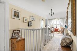 Bay Lodge, Hampton Court Road, East Molesey, Surrey, KT8 9DA