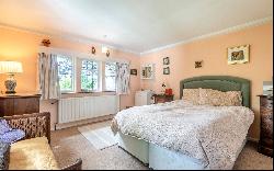 Dippenhall Street, Crondall, Farnham, Surrey, GU10 5PE